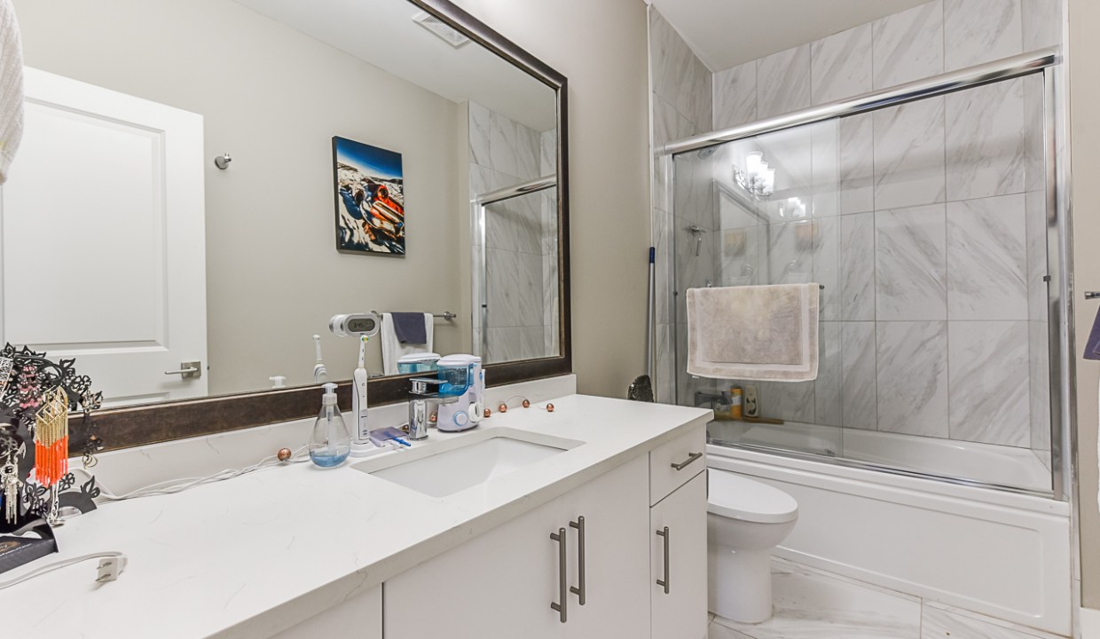 18612 56A Avenue Surrey-56